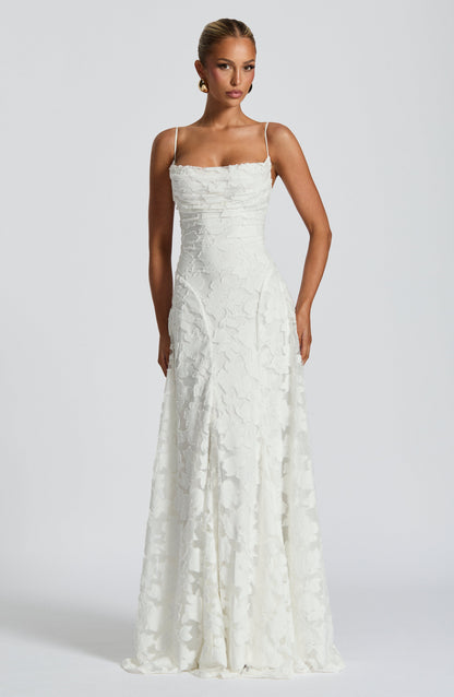 Clara Léon | Elegant Dress